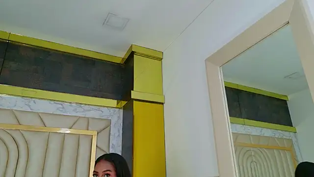 Erika_Rowland élő XXX-chatje