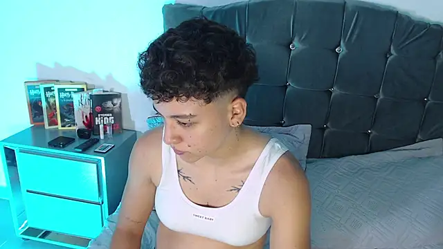 Chatroom XXX en direct de Antonella_Cruz02
