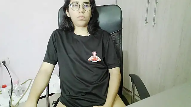 skinnyX333's Live XXX Chat