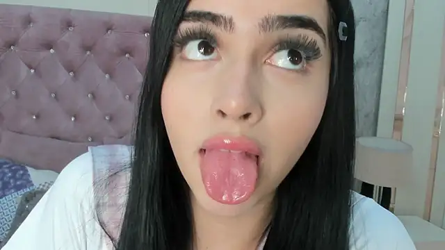 NahomiDeluxe's Live XXX Chat