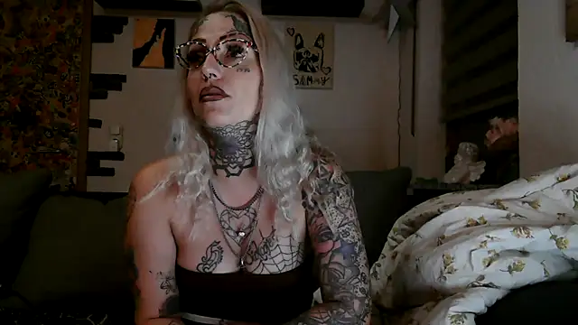 Živý XXX chat RoxxyInk