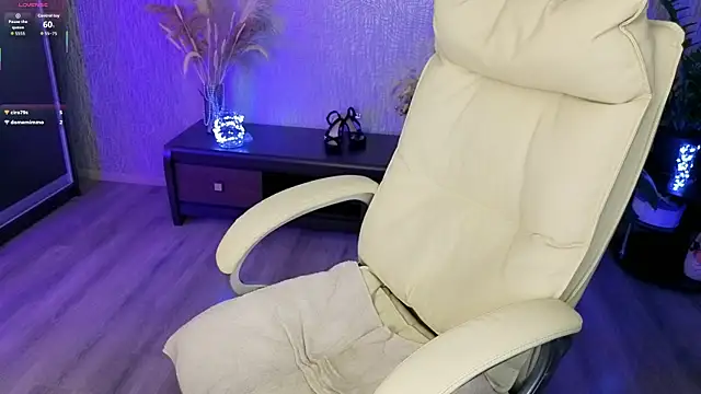 NikkiiStill live XXX chat
