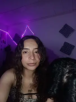 AlexxaAndRileyy Adlı Modelin Canlı XXX Sohbeti