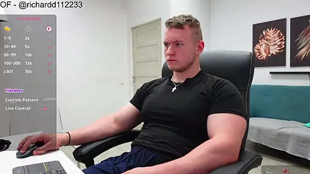 Živý XXX chat Richard_Dullas