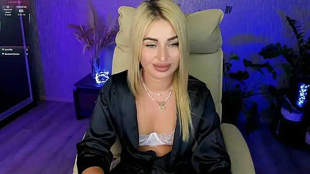 NikkiiStill's Live XXX Chat