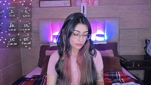 XXX chat uživo modela mia_devine_