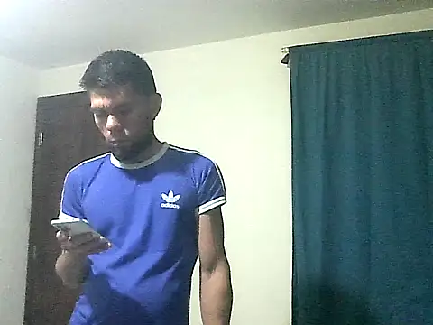 thomas2wood Adlı Modelin Canlı XXX Sohbeti