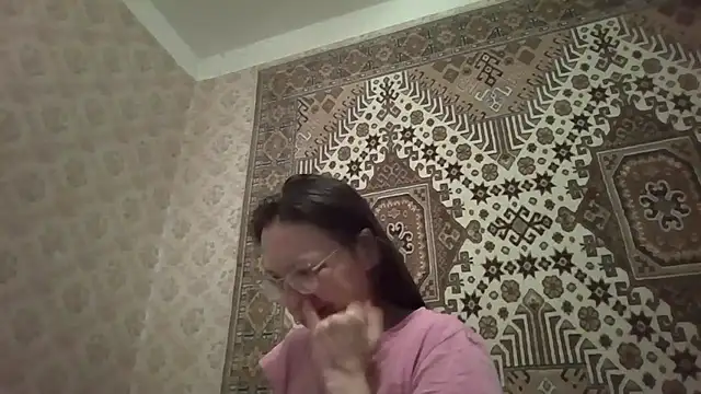 צ'אט XXX בשידור חי של FayInessaKiss