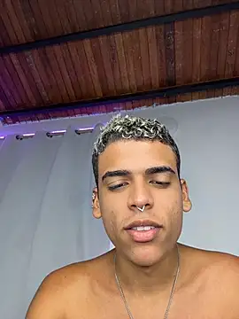 PrincesLeo Chat XXX live