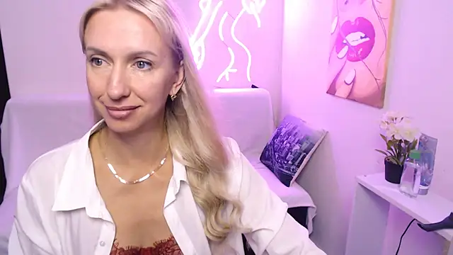 Cute_Smile_Shy: απευθείας συνομιλία ΧΧΧ