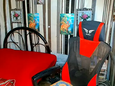 XXX chat uživo modela UnCut_Cock_Ts
