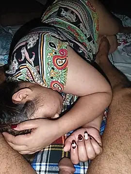 Show modela BuxomCutie na web-kameri