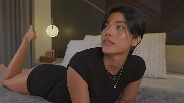 Chat +18 de evamorettii ao vivo