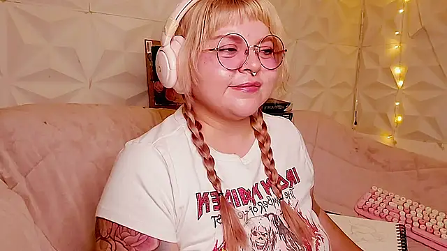 Chat +18 de Satyn_doll ao vivo