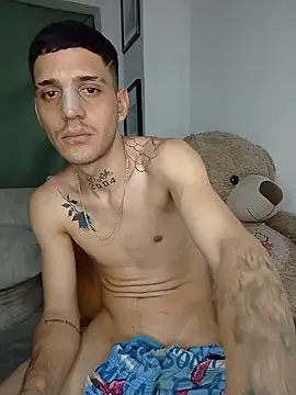 Chat +18 de MaxHornyLatin ao vivo