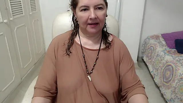 leonela_69 live XXX chat