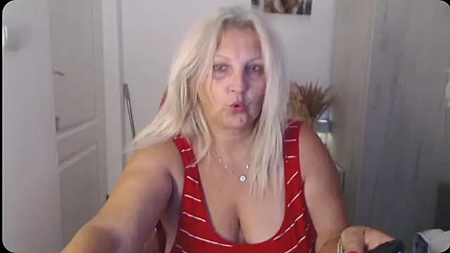 צ'אט XXX בשידור חי של Divineblond