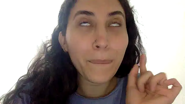LatinDoll8 élő XXX-chatje