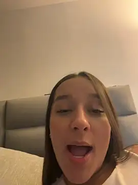 Brunettecollins05's Live XXX Chat