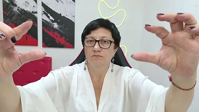 EmilyL0ve Chat XXX in diretta
