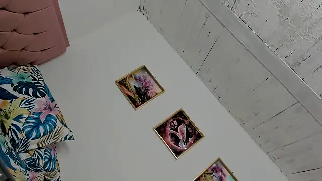 แชท XXX สดของ lucianabigcockxx