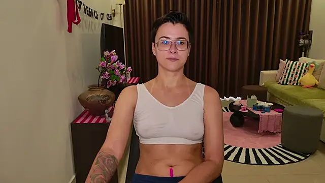 Chat +18 de SashaNotFound ao vivo