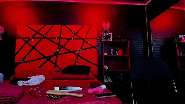 ScarletWais' Live XXX Chat
