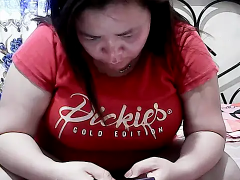 HornyPussie69 Adlı Modelin Canlı XXX Sohbeti