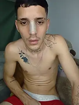 צ'אט XXX בשידור חי של MaxHornyLatin