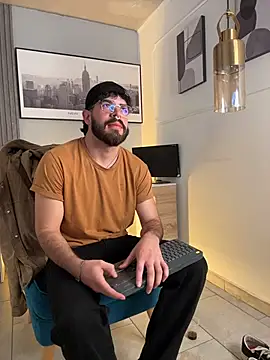 צ'אט XXX בשידור חי של DomBoy_