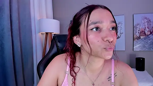 Czat XXX na żywo – charlotte_bluee