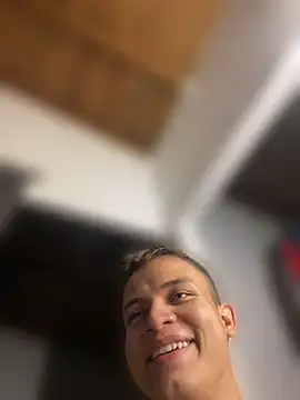 _Leo_Boy: απευθείας συνομιλία ΧΧΧ