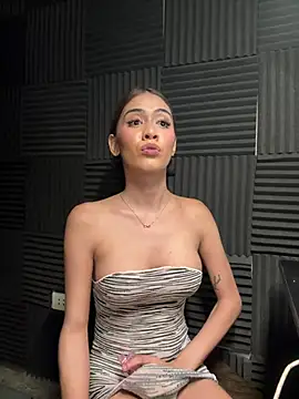 Bomb_Maddy Live XXX Chat