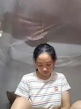 XXX chat uživo modela gio-thu