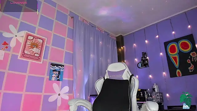 צ'אט XXX בשידור חי של cherrybom_