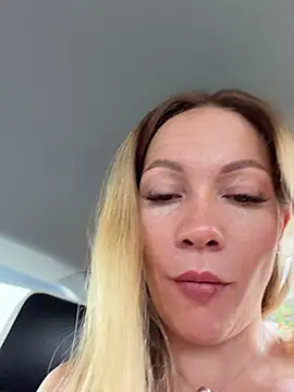 LavenderHot Adlı Modelin Canlı XXX Sohbeti