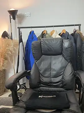 XXX chat uživo modela DimitriSullivan_
