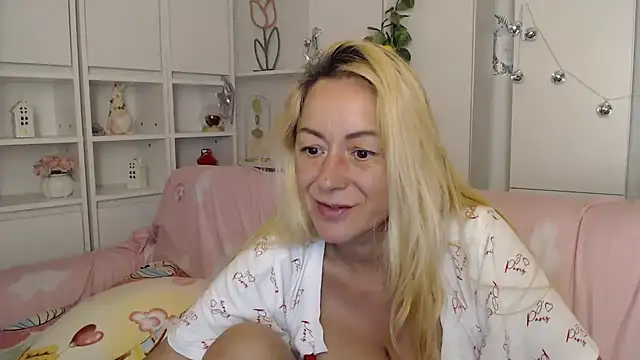 _karolynesyera_ Chat XXX live