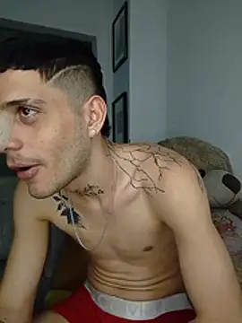 MaxHornyLatin live XXX chat