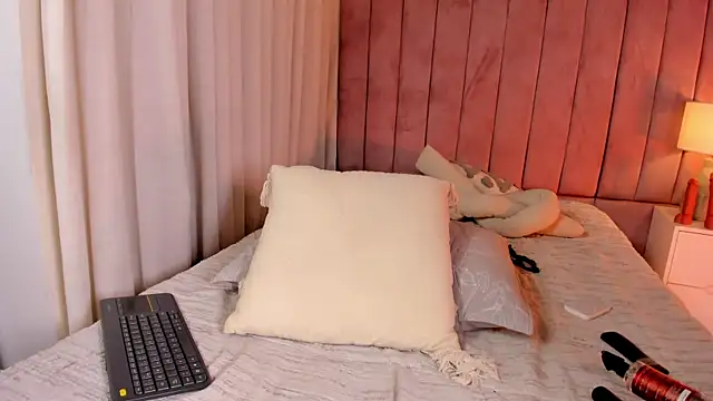 Isabella_Laurent 现场XXX聊天