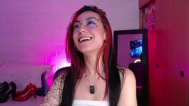 Amy66 Adlı Modelin Canlı XXX Sohbeti