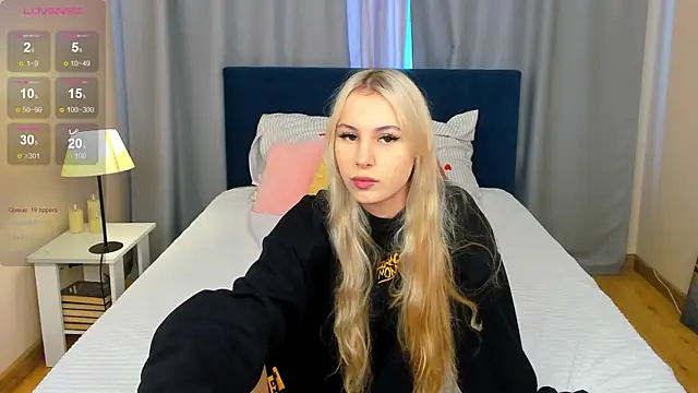 Karolina_brand Adlı Modelin Canlı XXX Sohbeti