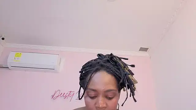 chanel_brunette élő XXX-chatje