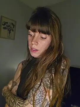 Chatroom XXX en direct de EmilieEdelana