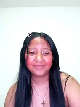 Chat +18 de Luna_Dorada ao vivo