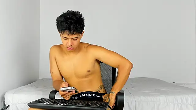 Živý XXX chat _Alex_Colton