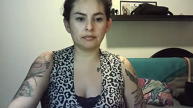 Chatroom XXX en direct de Valery__Rouse_
