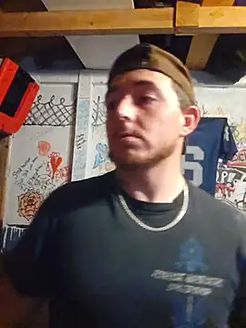 צ'אט XXX בשידור חי של tattscast