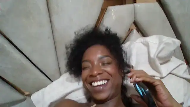 Chat +18 de JadaMillss ao vivo