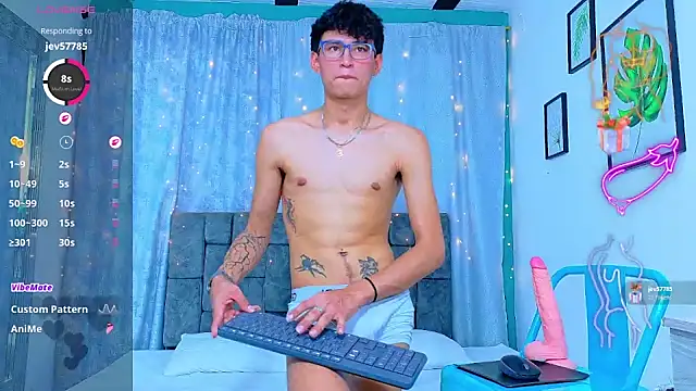 NicolasTorrez live XXX chat